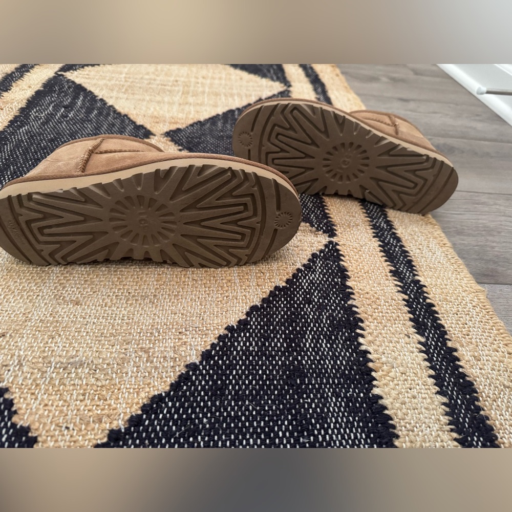 UGG Woman’s Classic Ultra Mini - Picture 2 of 3